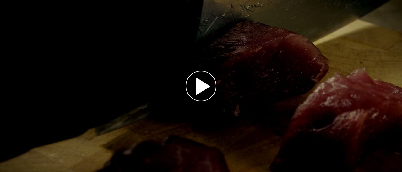 Embedded thumbnail for Blinis de solomillo de cerdo ibérico ahumado, bearnesa de carne y brotes de mostaza